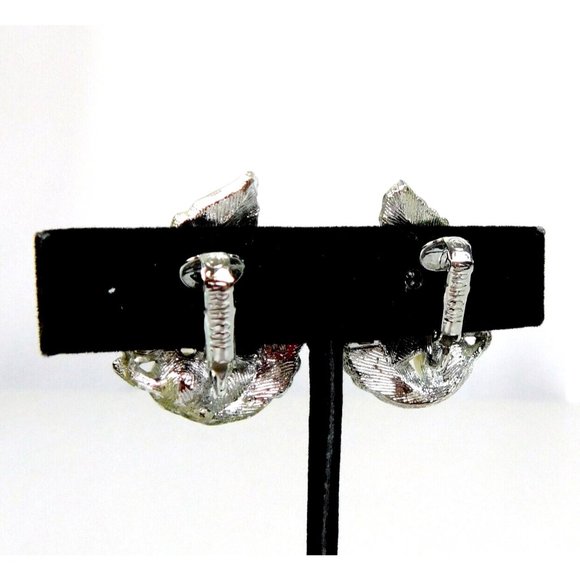 Vintage 60s Signed Sarah Coventry Textured Leaves Faux Pearls Clip on Earrings - Picture 7 of 9